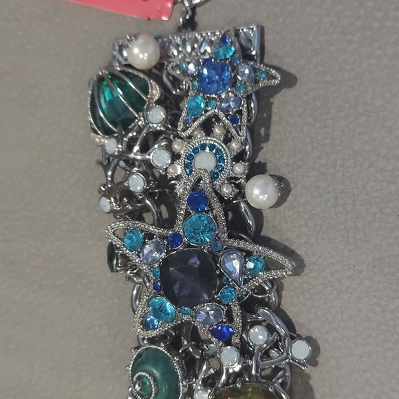 NWT Betsey Johnson STARFISH STATEMENT BRACELET - Picture 3 of 8